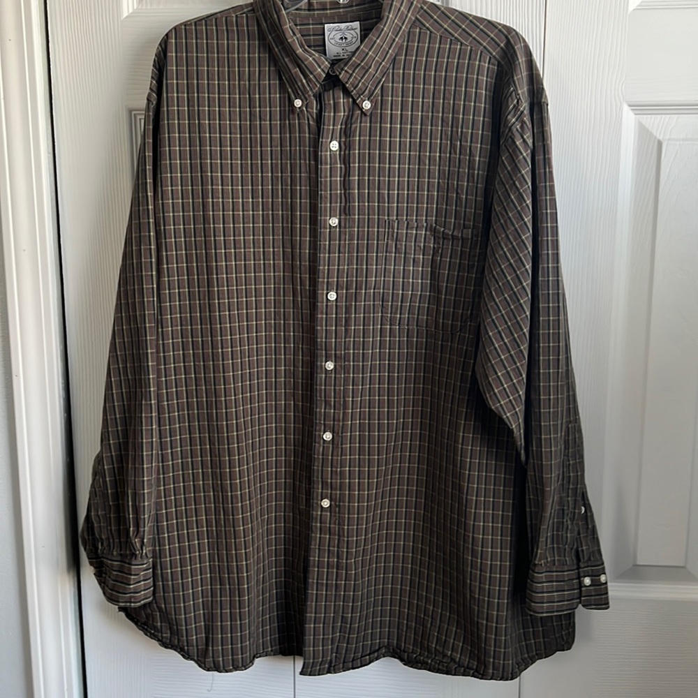 BROOKS BROTHERS. MENS LONG SLEEVE BUTTON DOWN SHIRT. SIZE XL